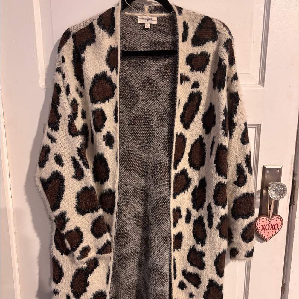 Umgee USA animal print cardigan size Small! Excellent condition!